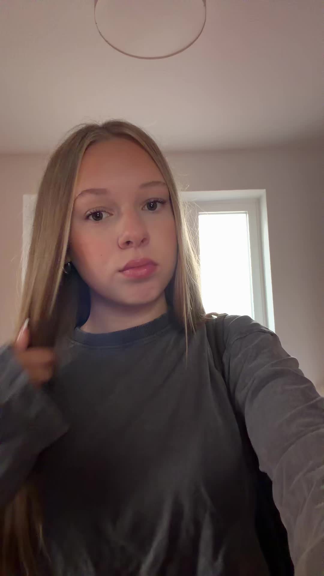 @𝐞𝐦𝐢𝐥𝐲𝐞𝐱𝐜𝐡𝐚𝐧𝐠𝐞𝟐𝟕