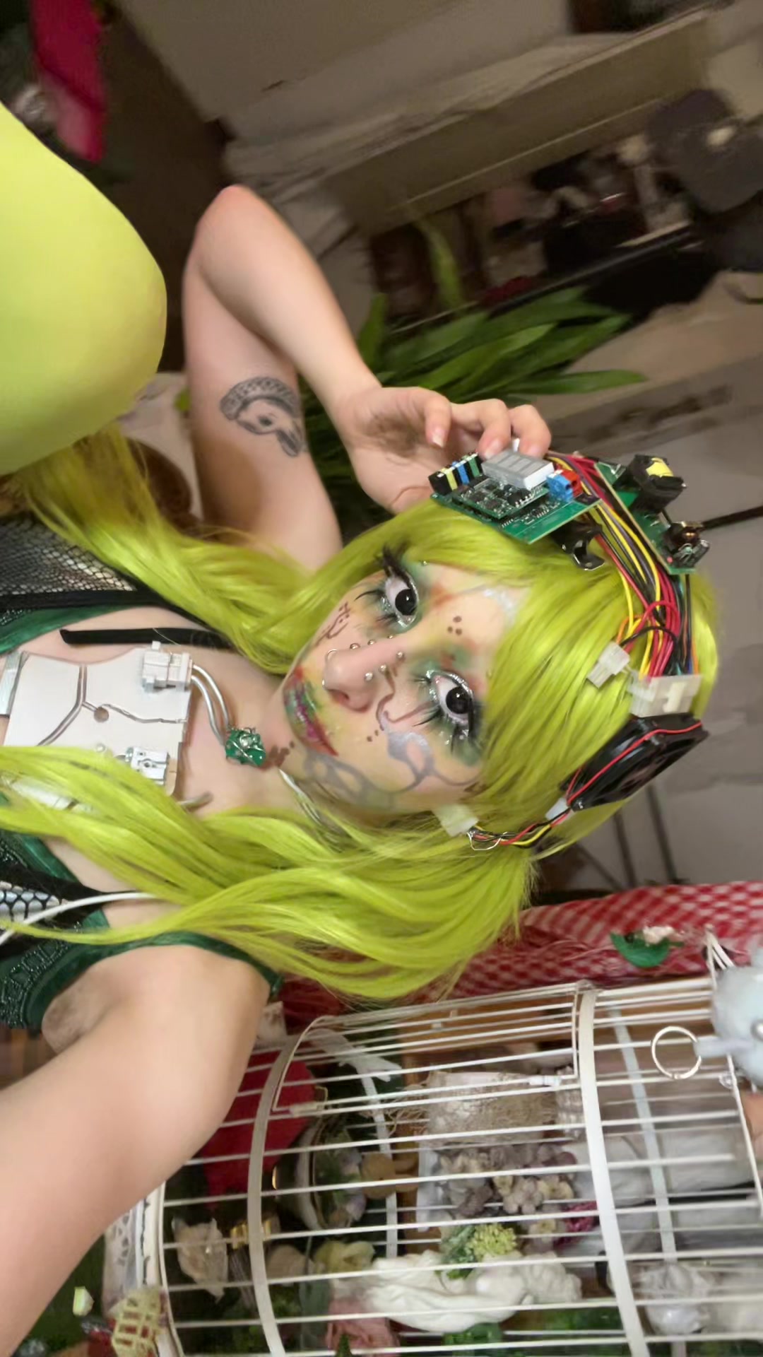 @weirdlywelldressed
