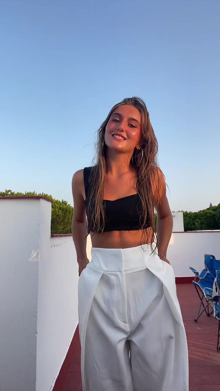 @Ana Vallarino