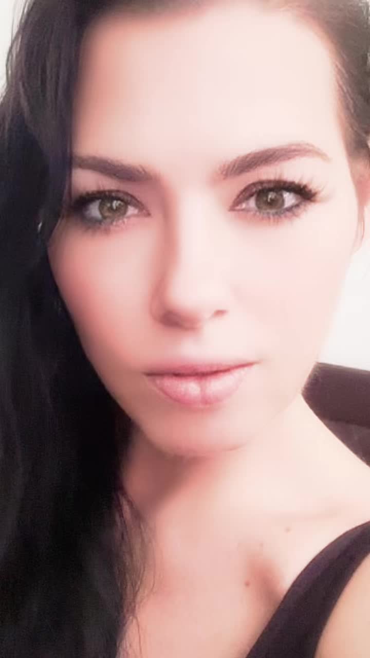 @Jacqueline the Queen 🇩🇪🇸🇾