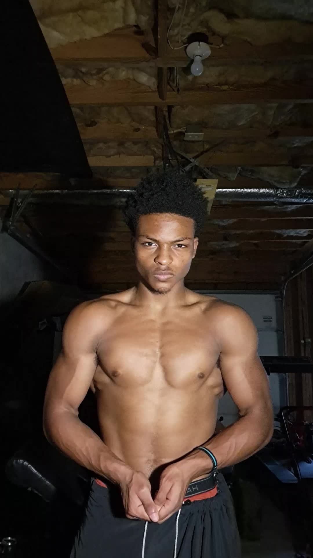 @Jameswhyidk