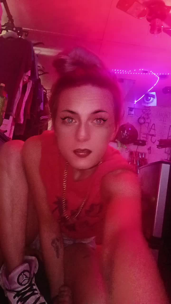 @hisqueen