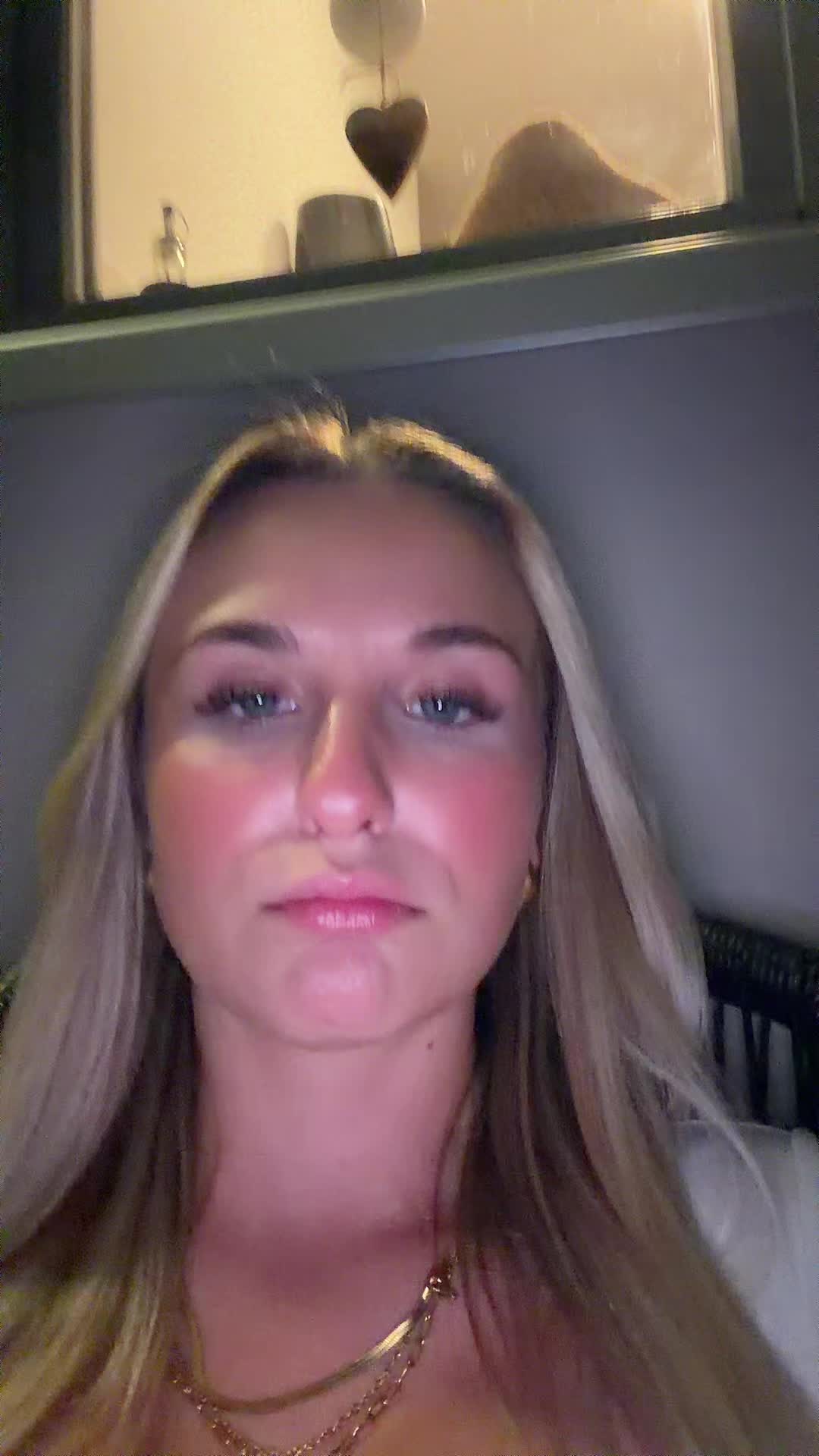 @𝐸𝓂𝒾𝓁𝓎
