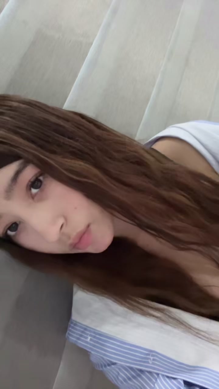 @•