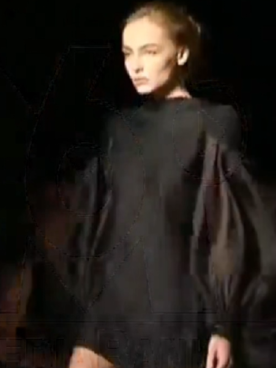 @￴￴