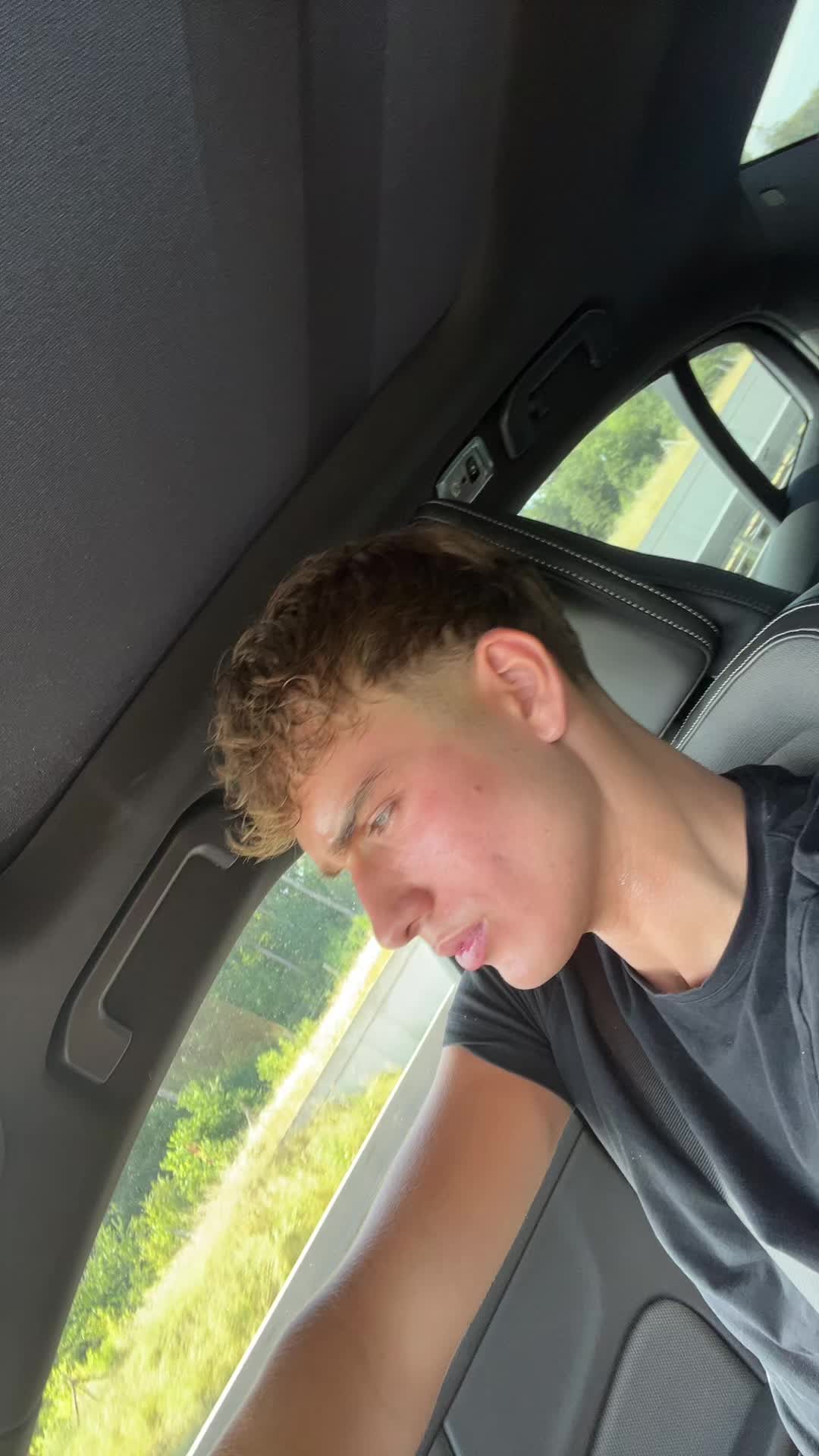 @𝕭𝖊𝖓𝖆𝖓