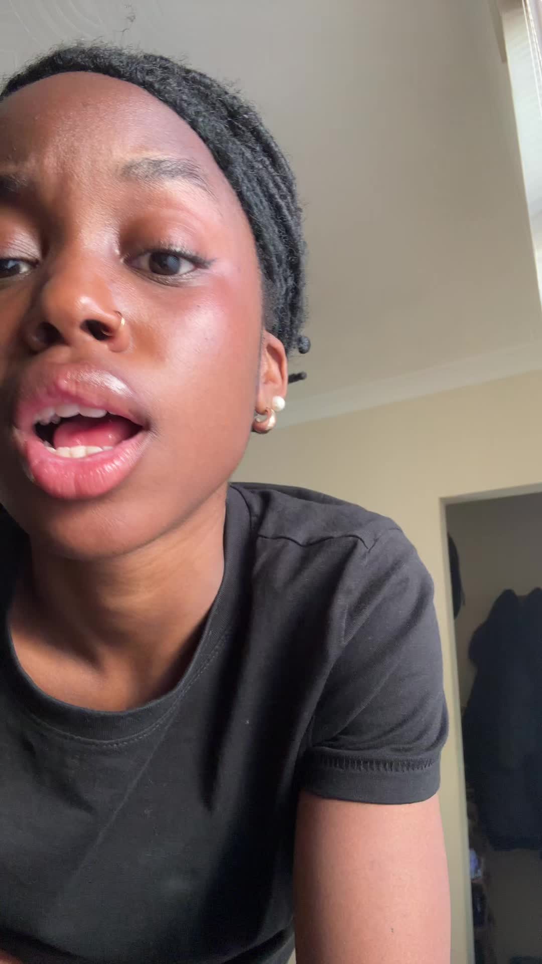 @zoethebat
