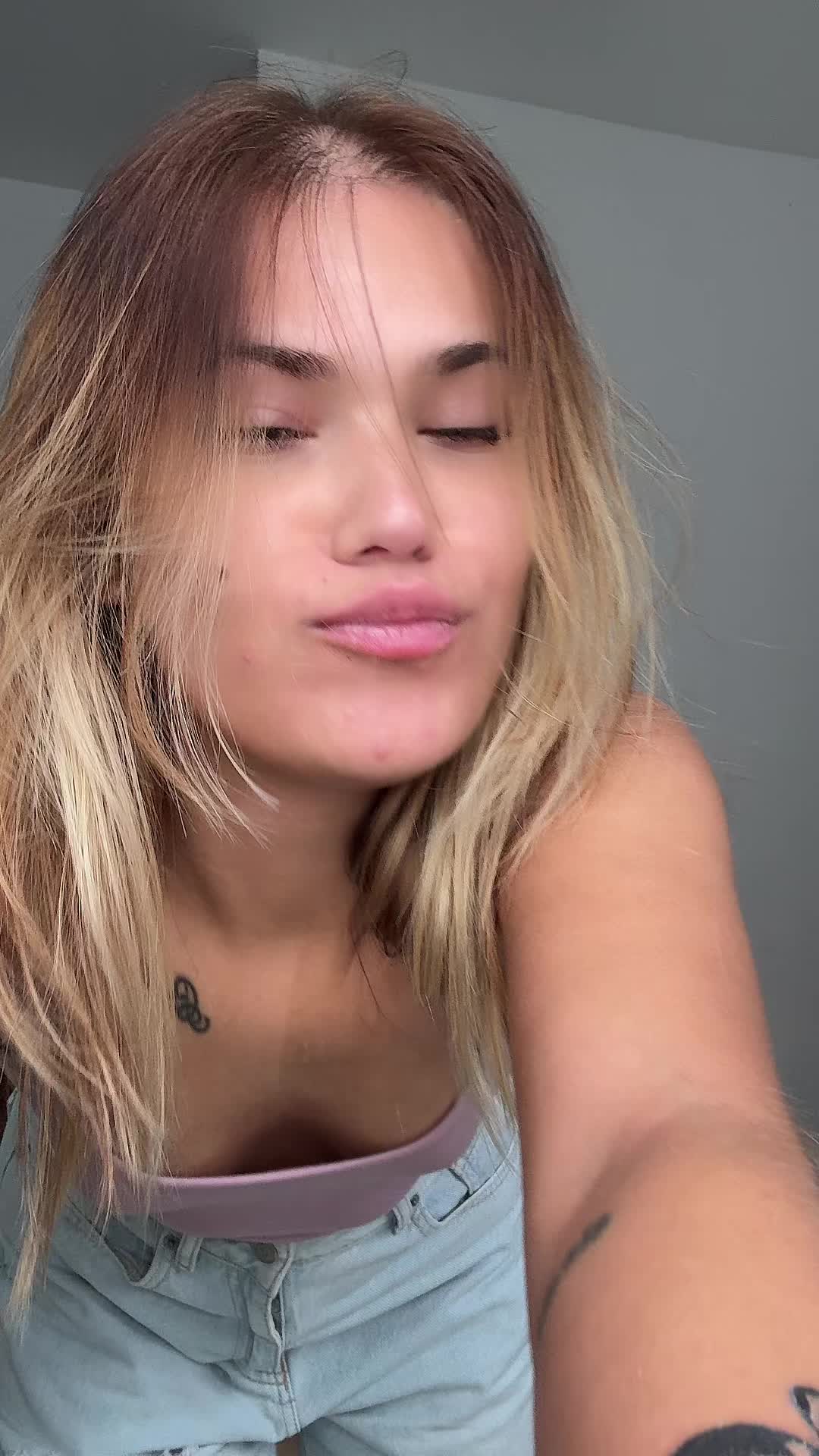 @Laviebelly