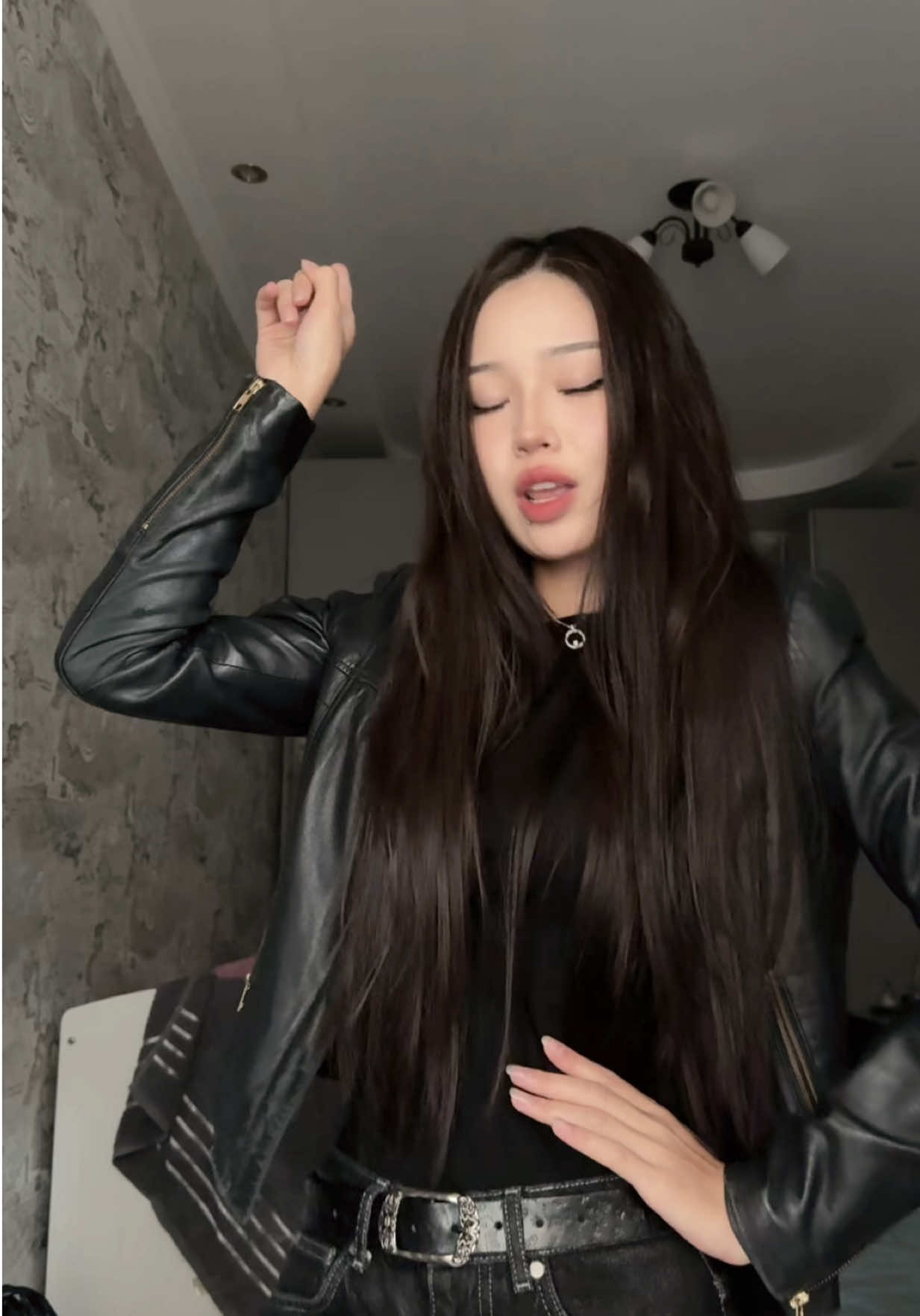 @2,184.8<33