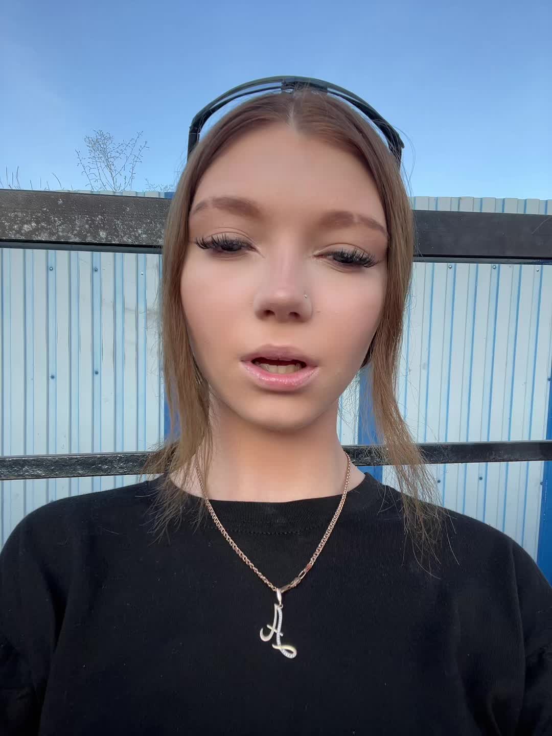 @Lika_2402