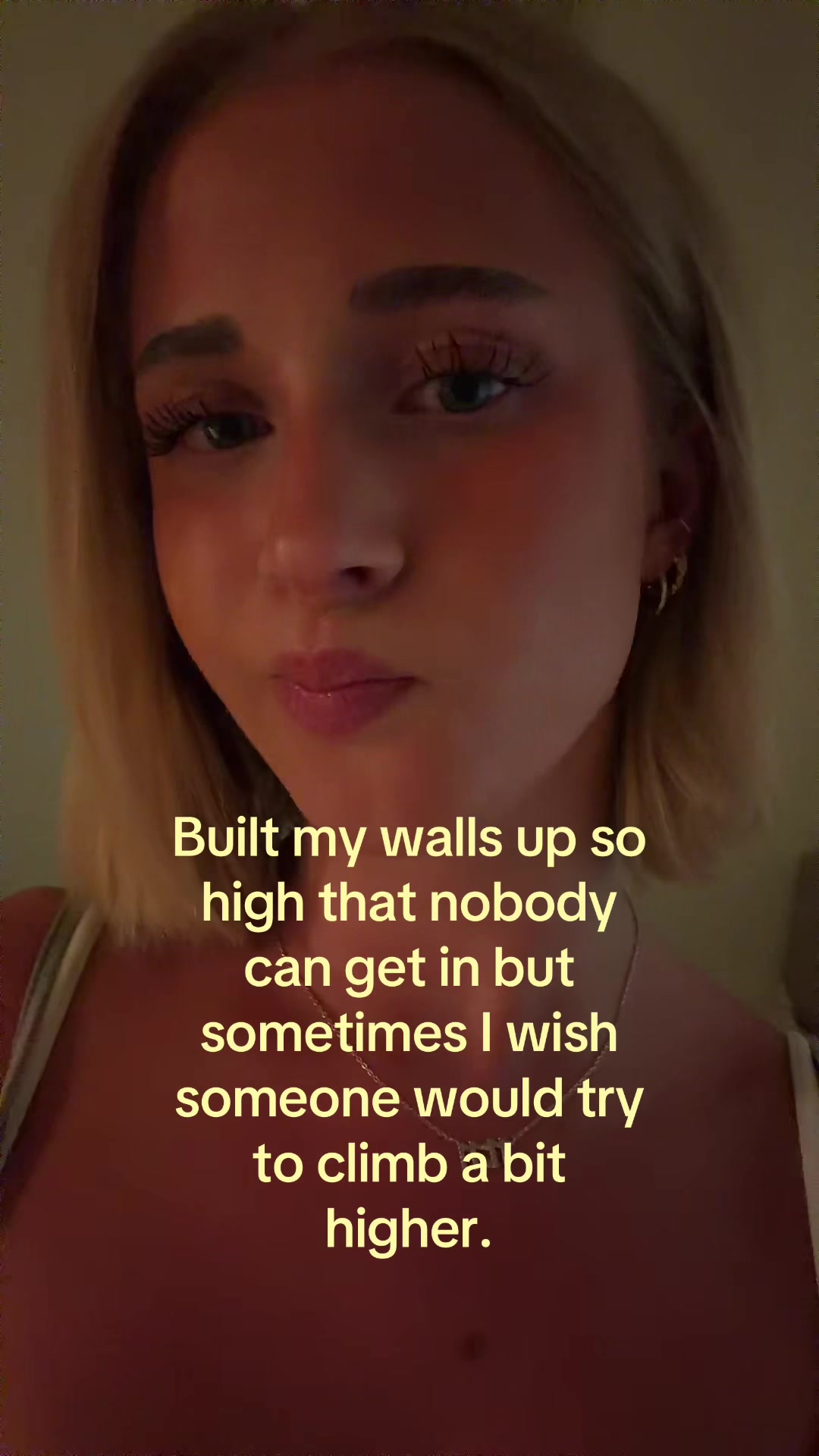 @theelliebarker