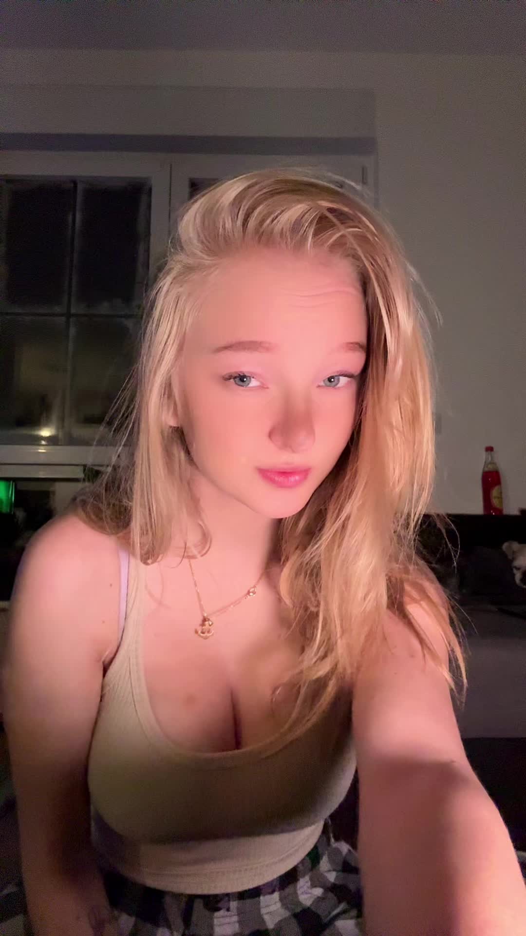 @Blonde_vivi