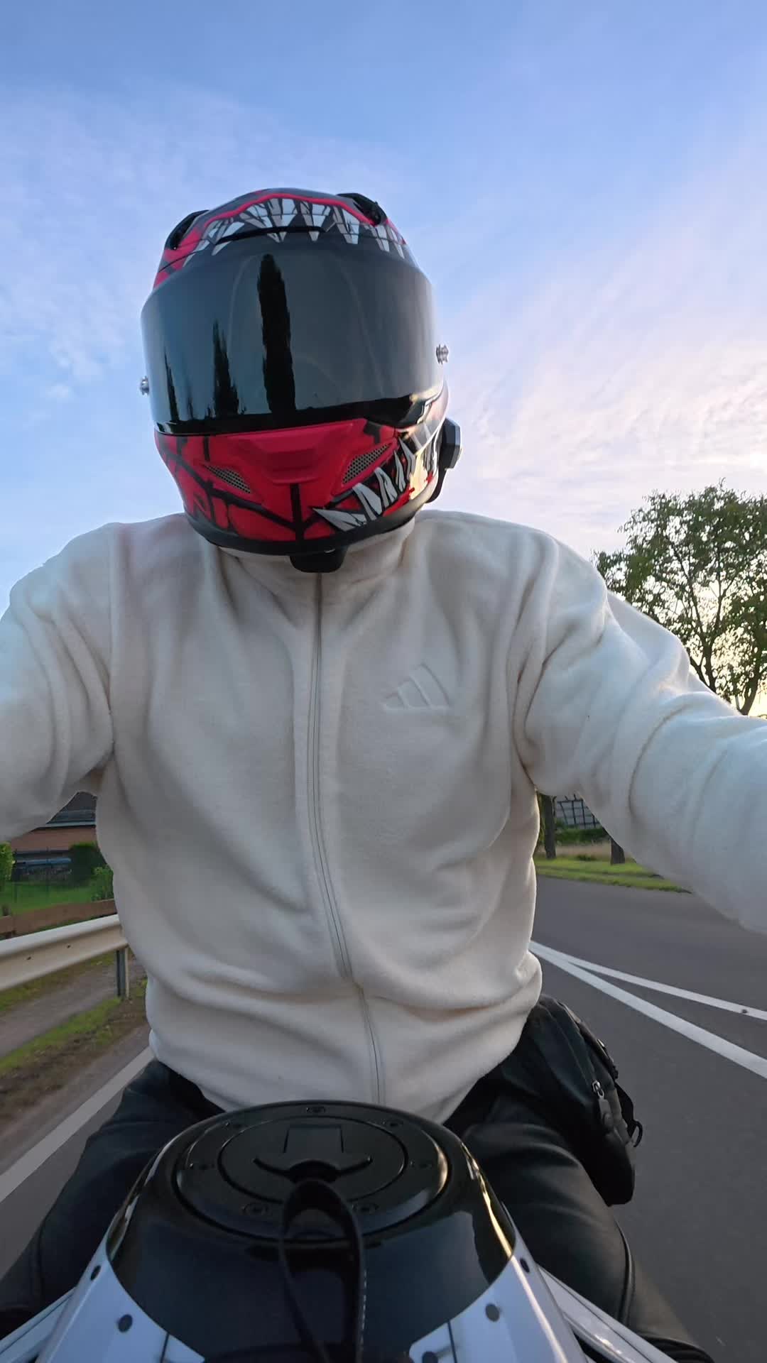 @🏔️🤍🏍️🤳