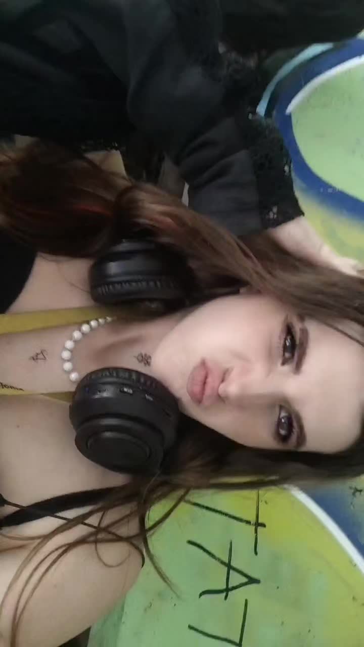 @°\^•~👠oR🎶@~•^/°