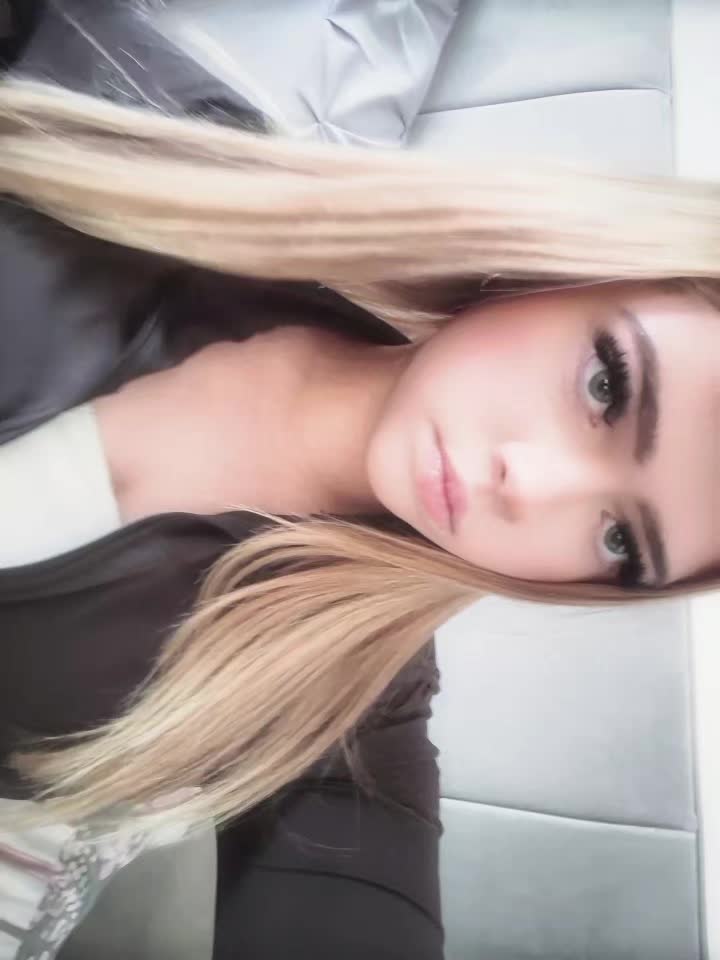 @🪽👱♀️