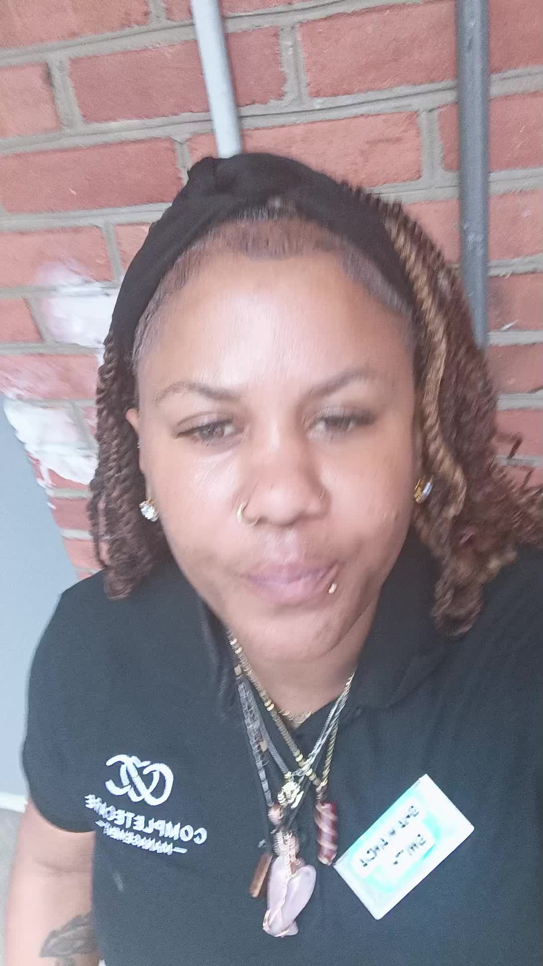 @(THE PRETTY PLUG ) UNEEK