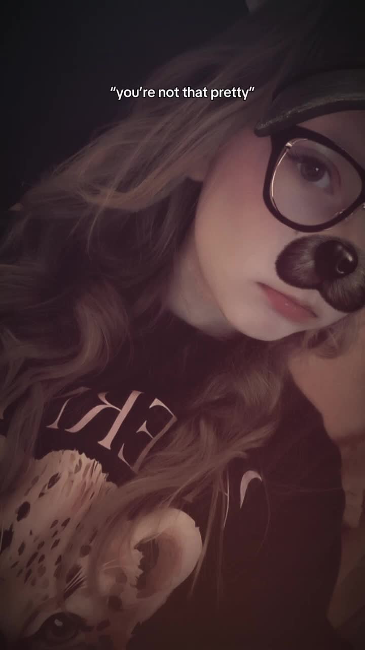 @<~🦋🎭🐊~>