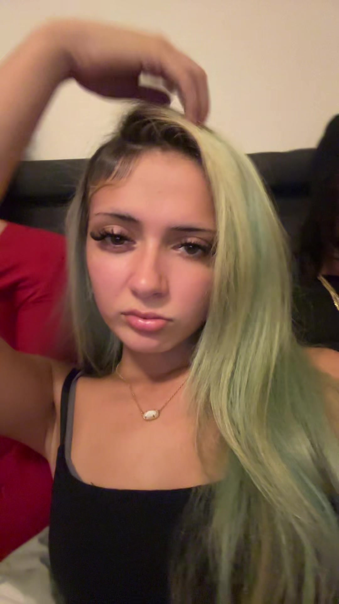 @⃟