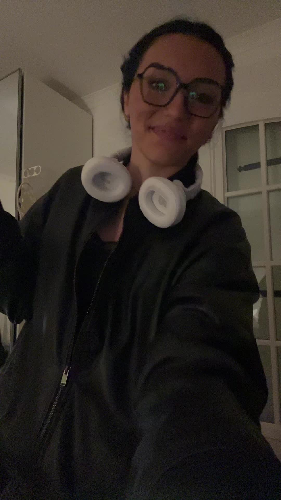 @Laura🪩🤘