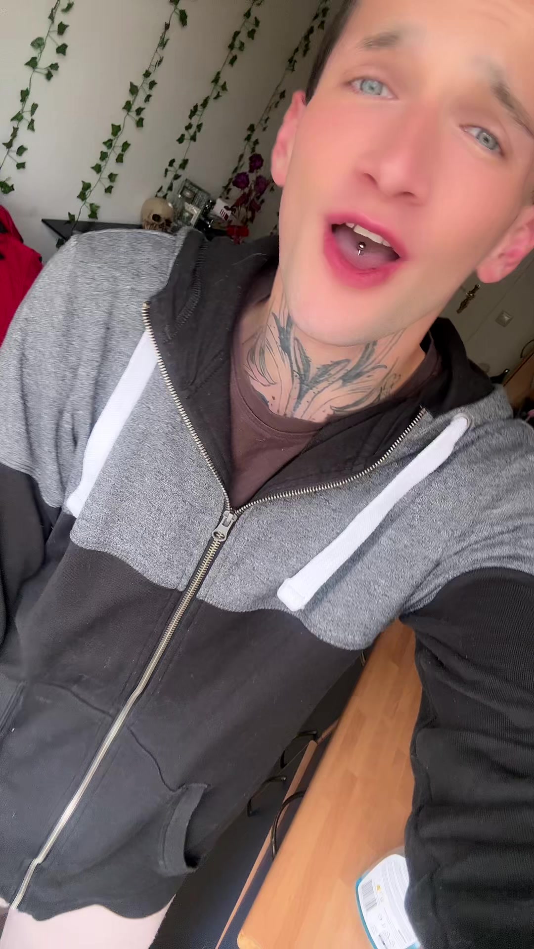 @Itsofficialsimon