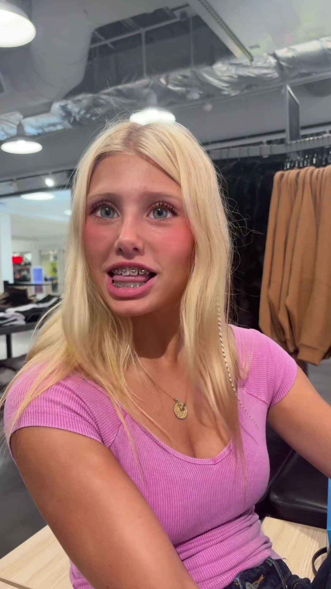 @Gigastella