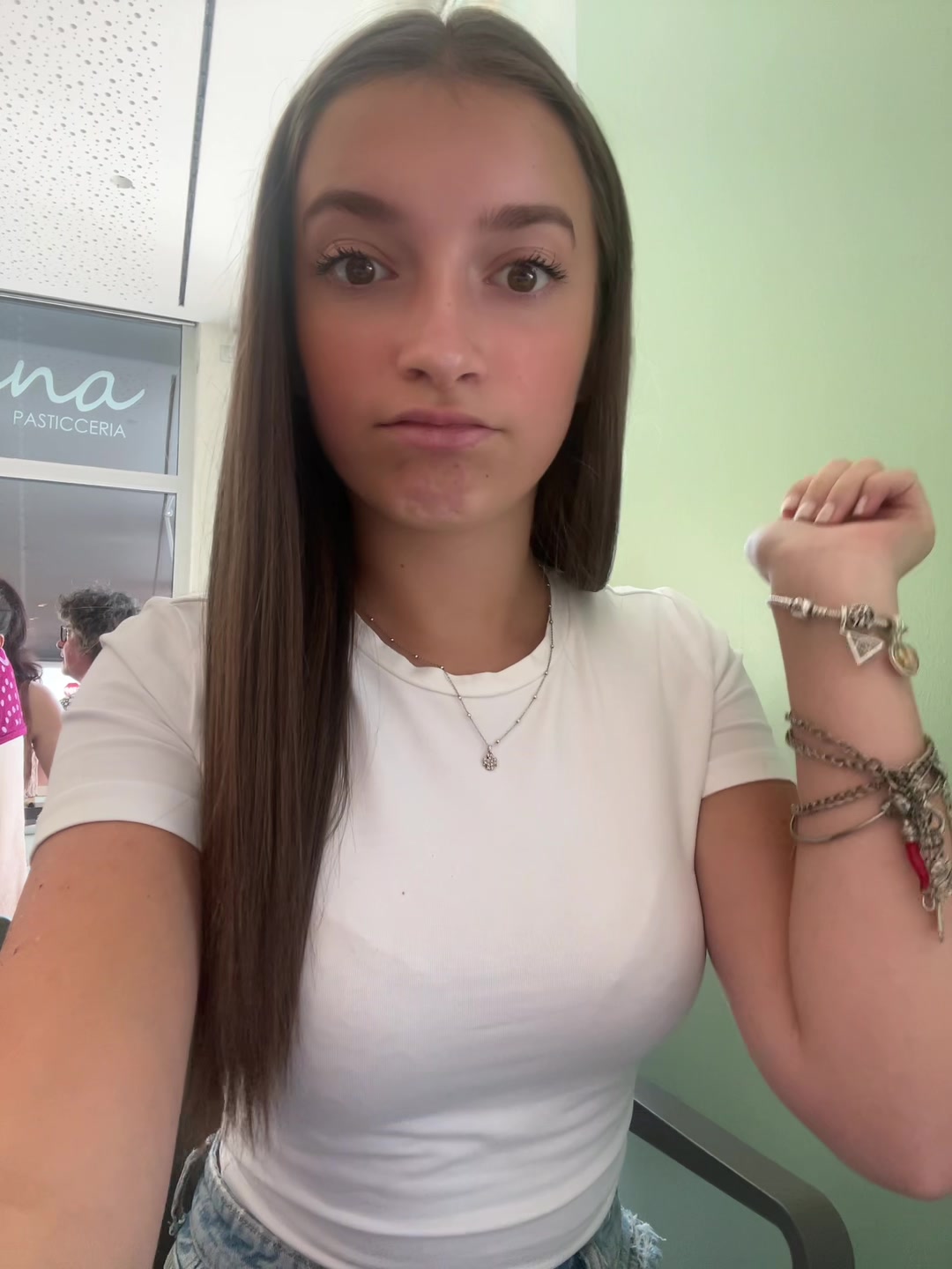 @nicolee