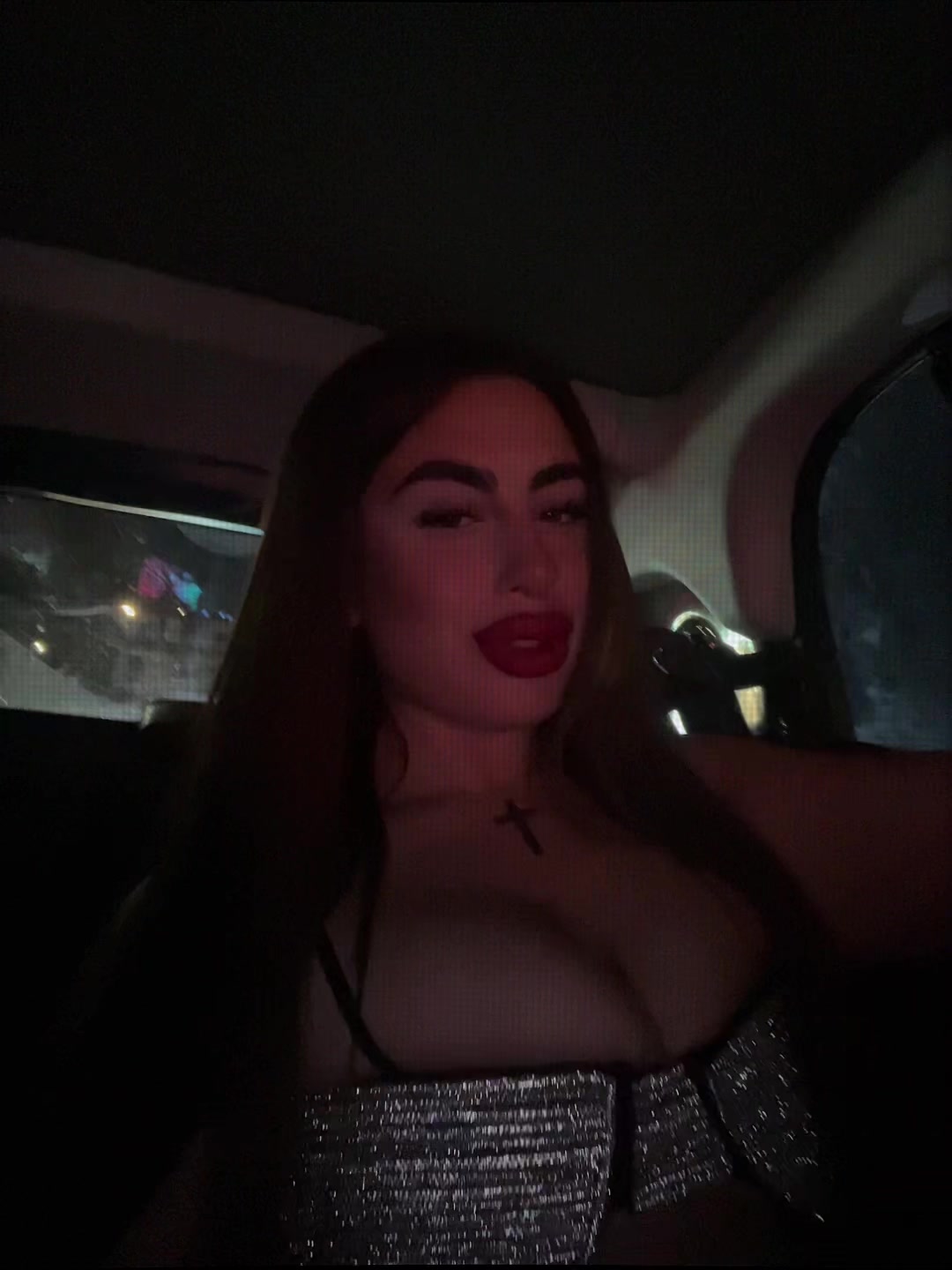 @VVV