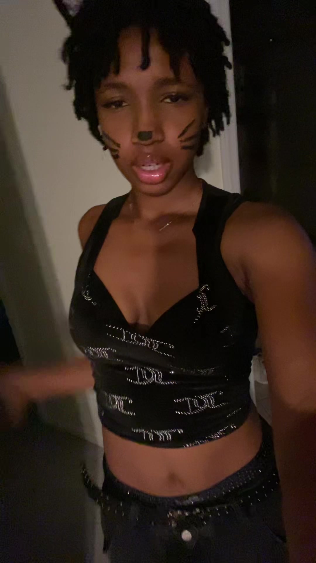 @🧏🏽&zwj;♀️