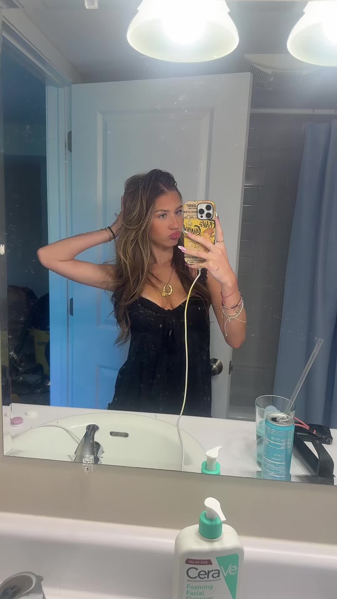 @Bella😘🍸🪩💋