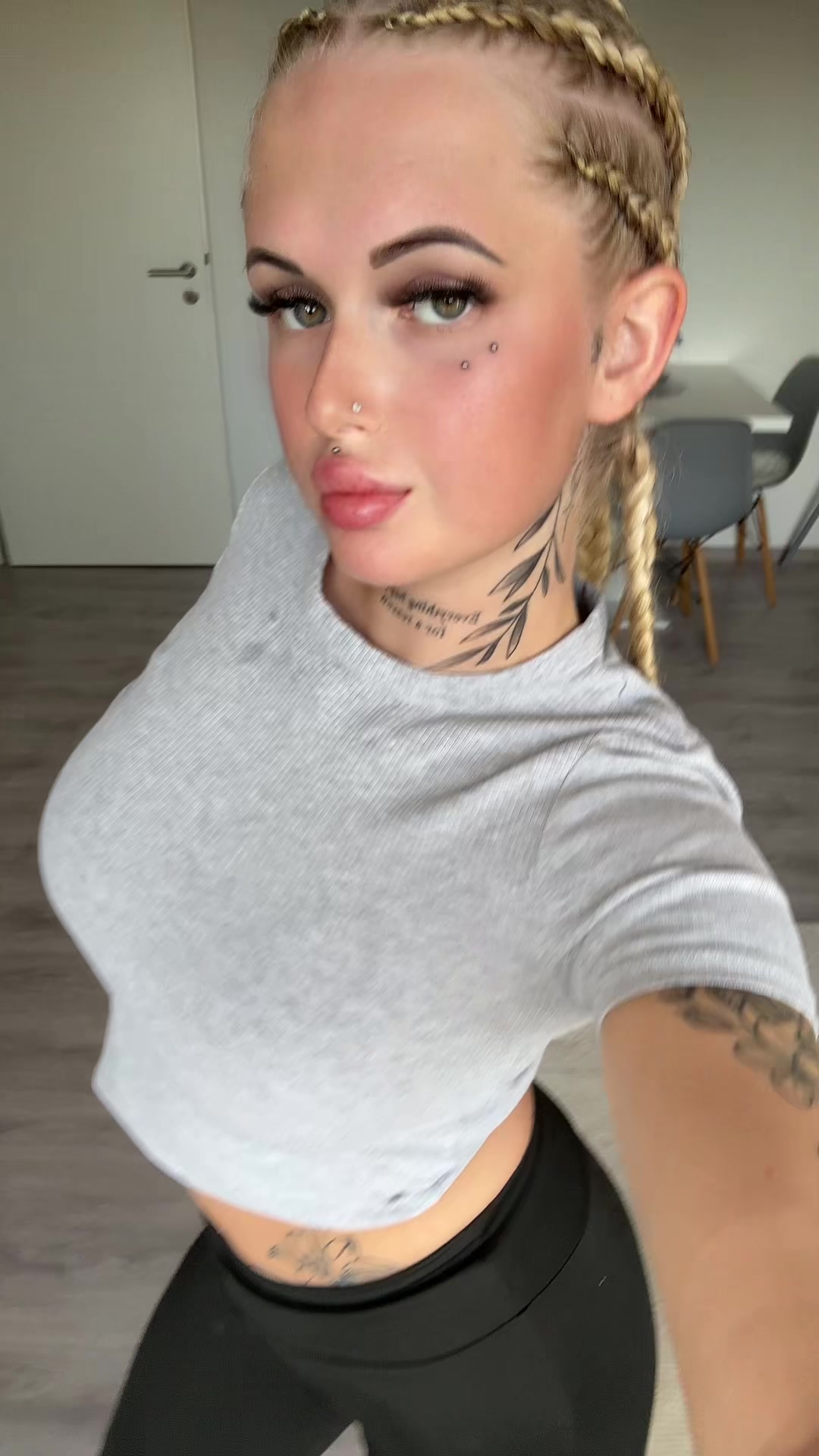 @laraa315