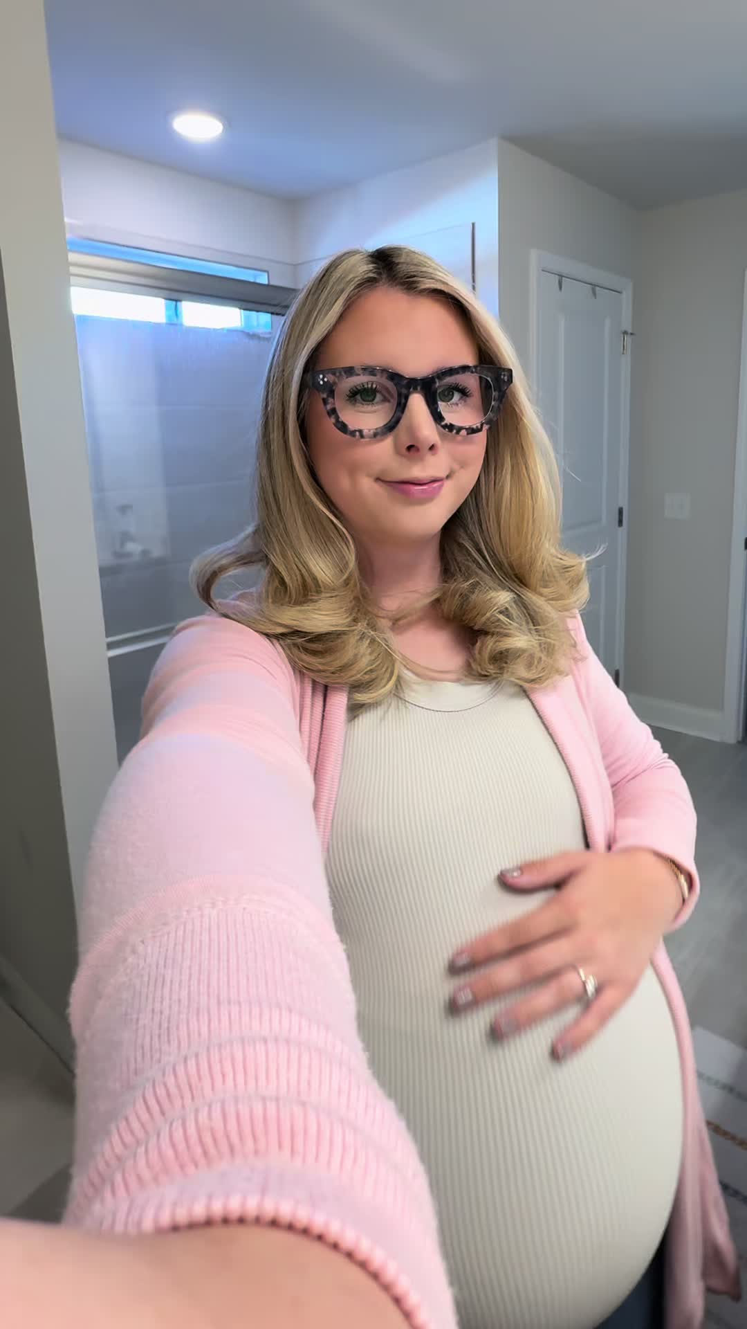 @Song W. | Mom of 5 + preg