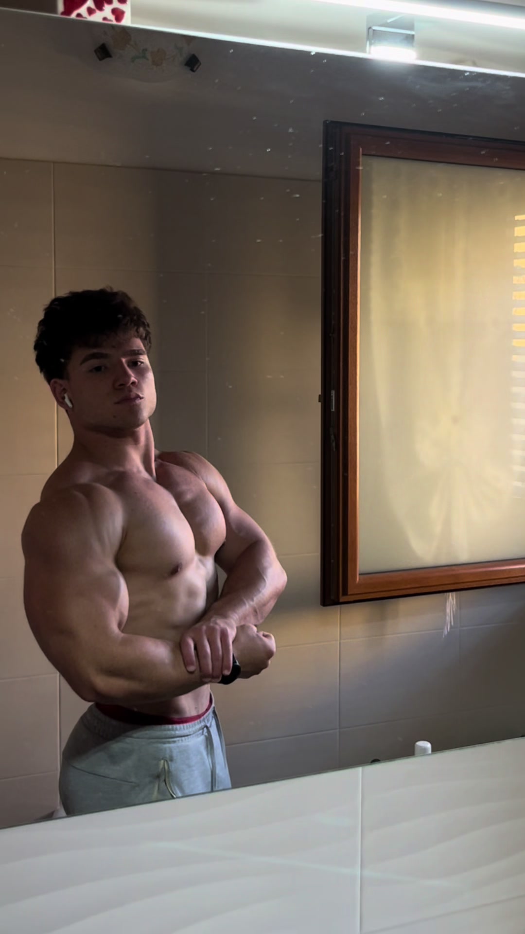 @simoù