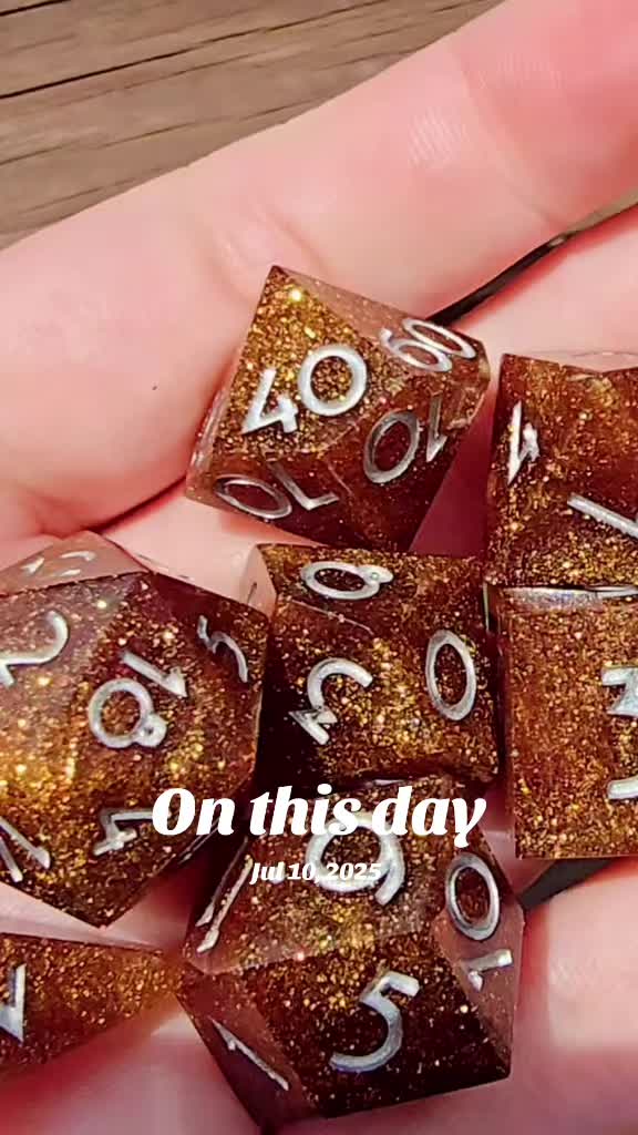 @KJ - Garnet Serpent Dice
