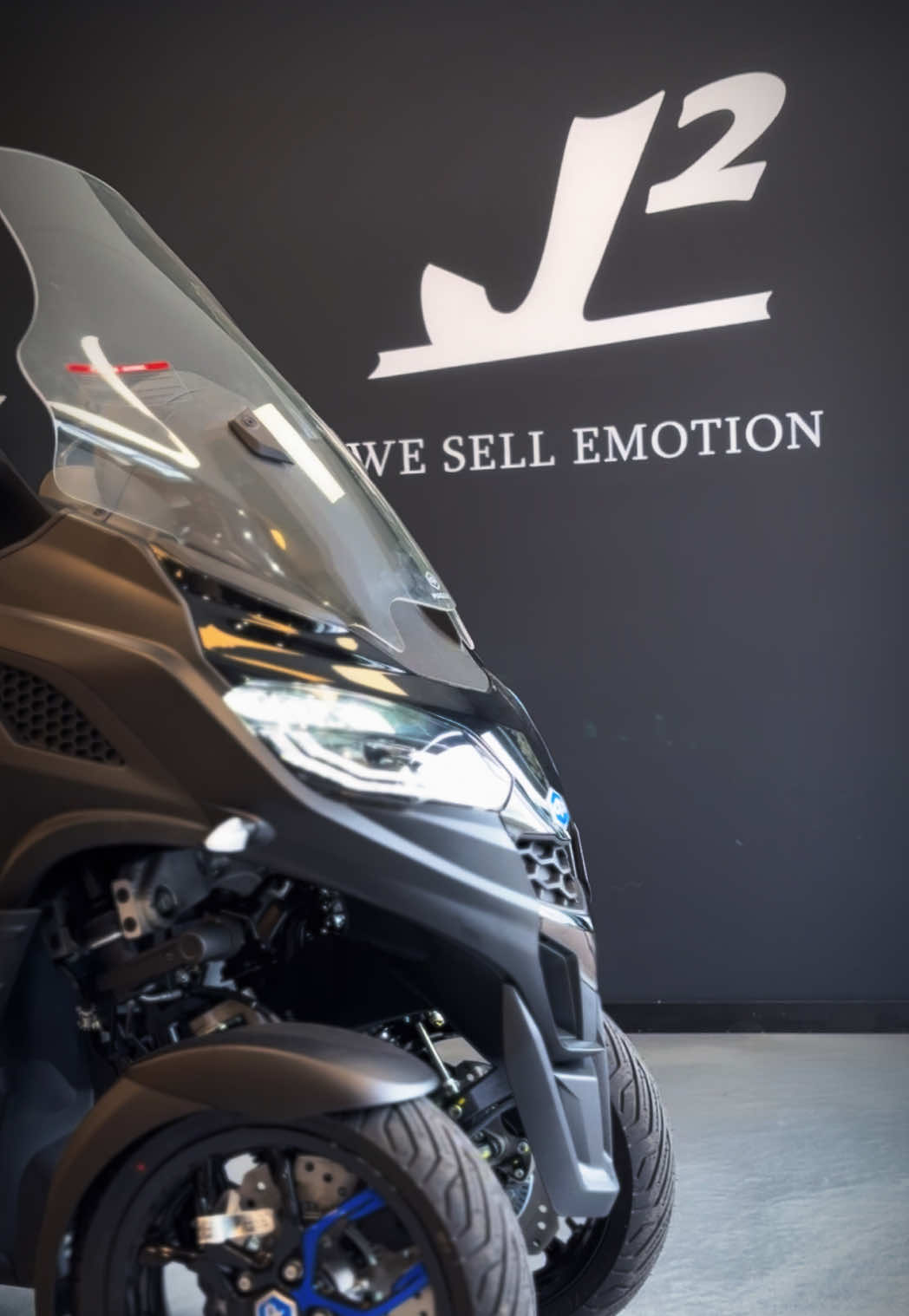 @J2 Scooters & Motoren