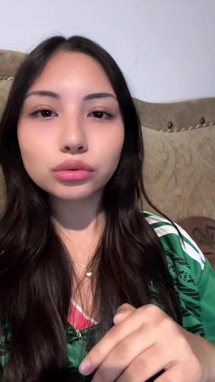 @StrawberryAri