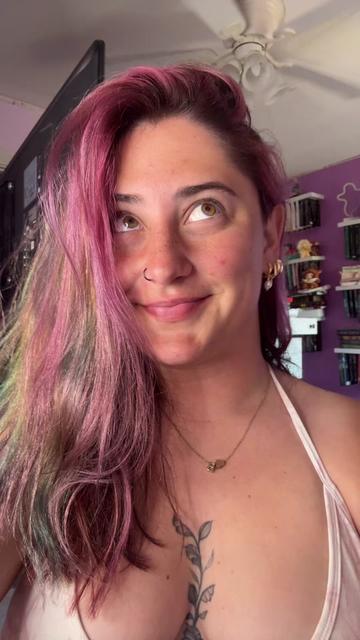 @Kelly 💖 Streamer + Gamer 🎮✨