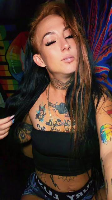 @ғͫʊͦcͭкͪɳͣ Tattedmommy420