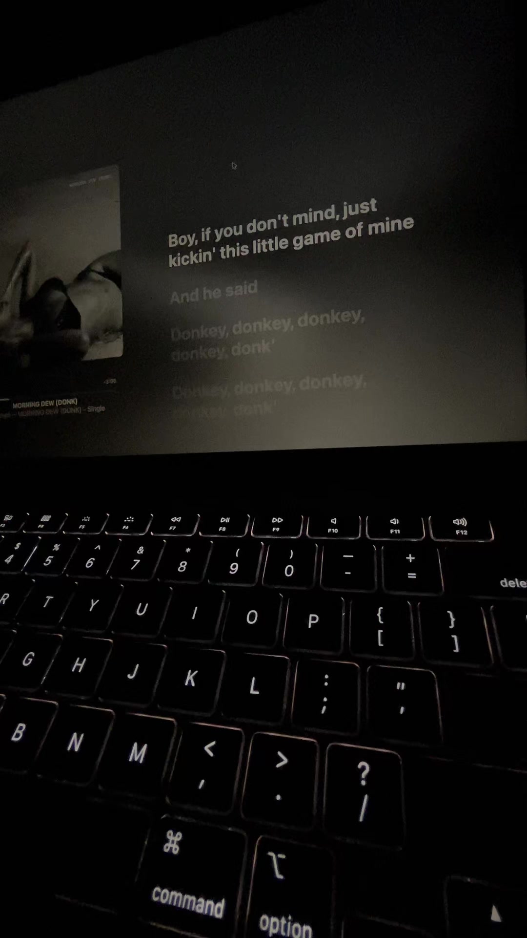 @🎧