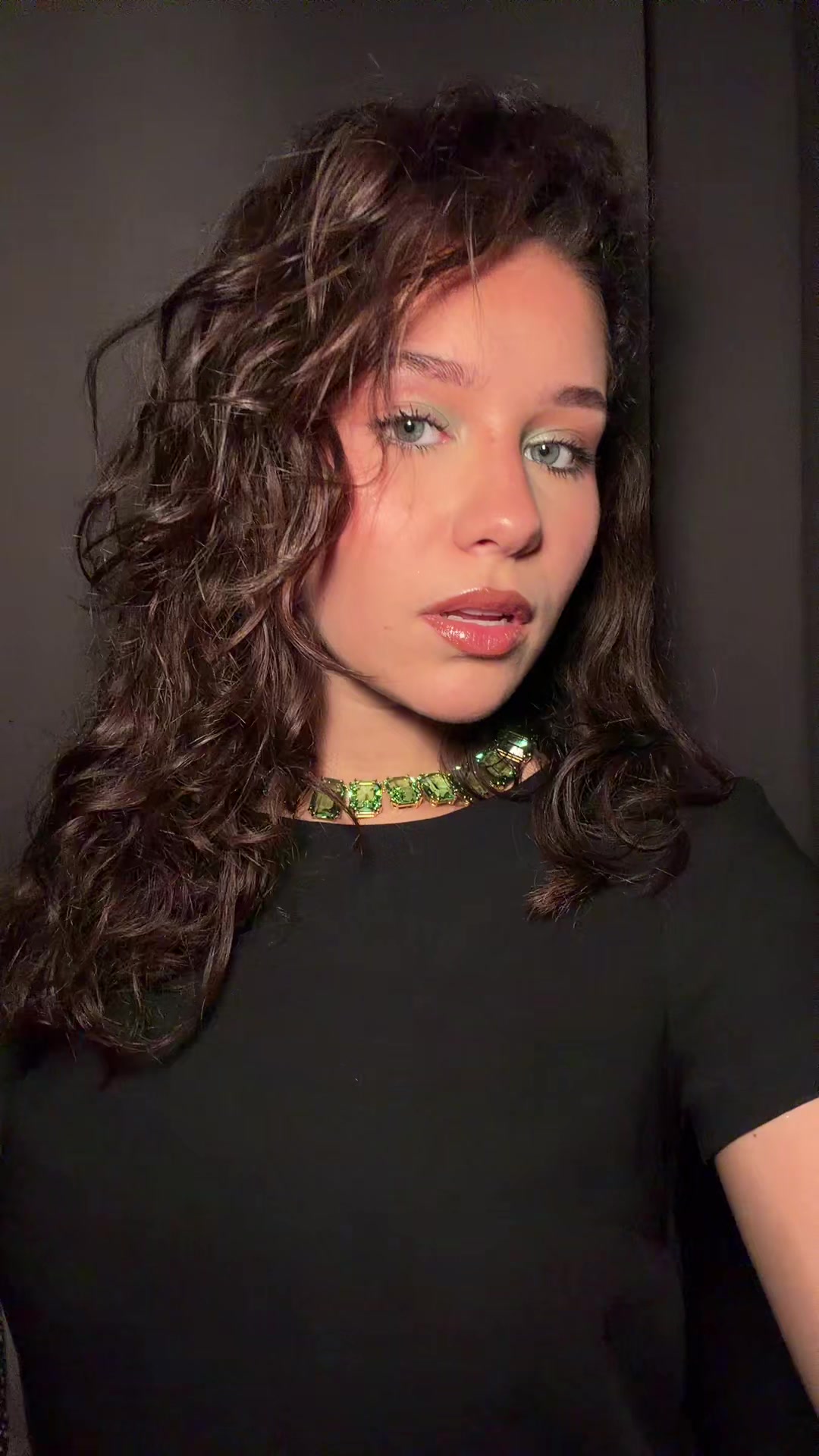 @YNÈS