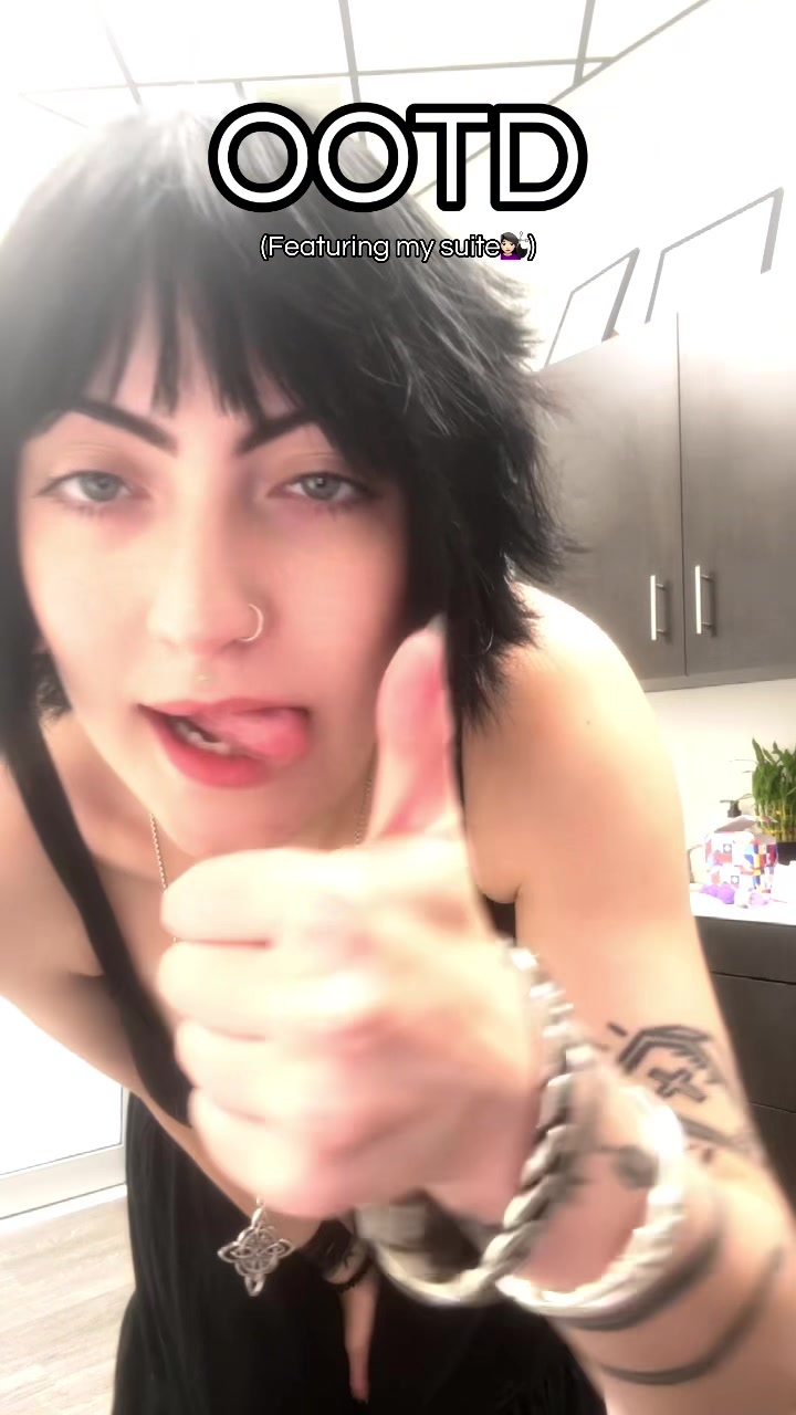 @spookyfruitbat