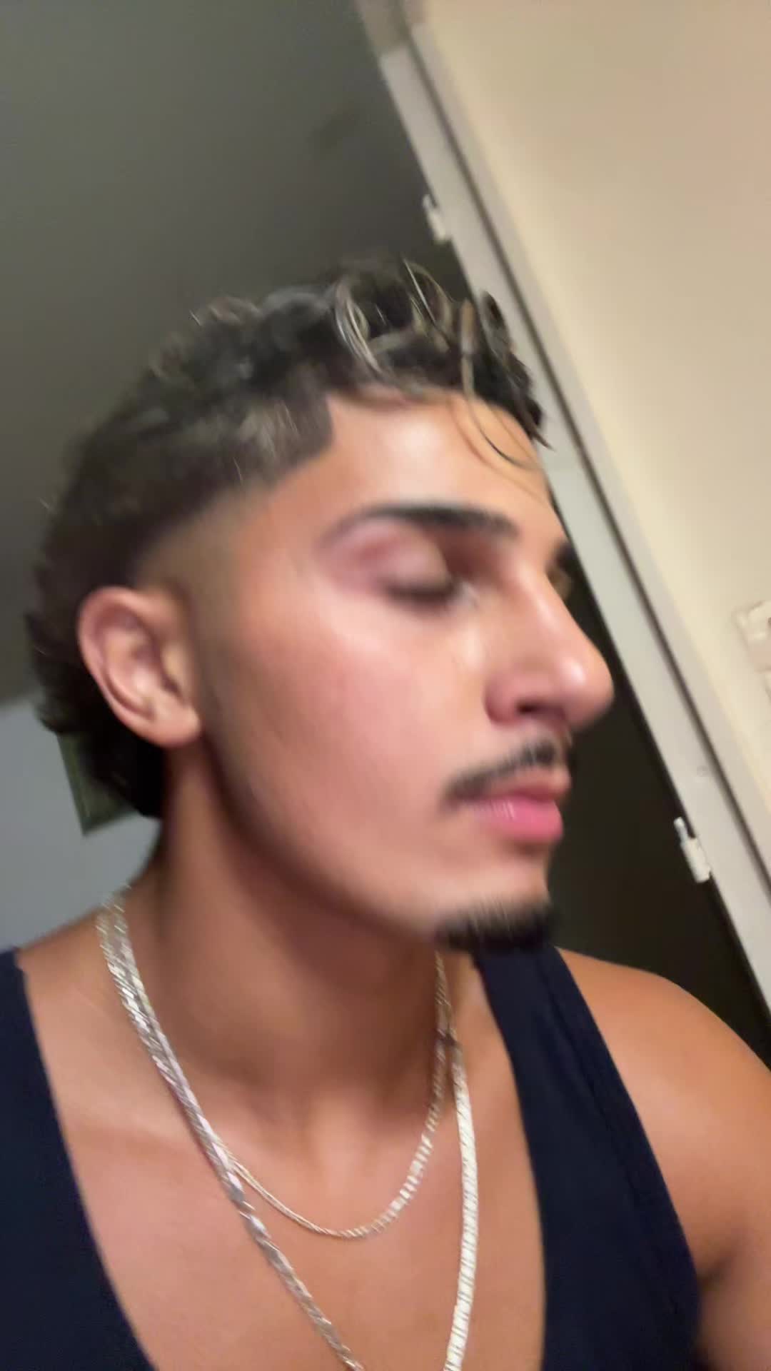 @Husseinoo