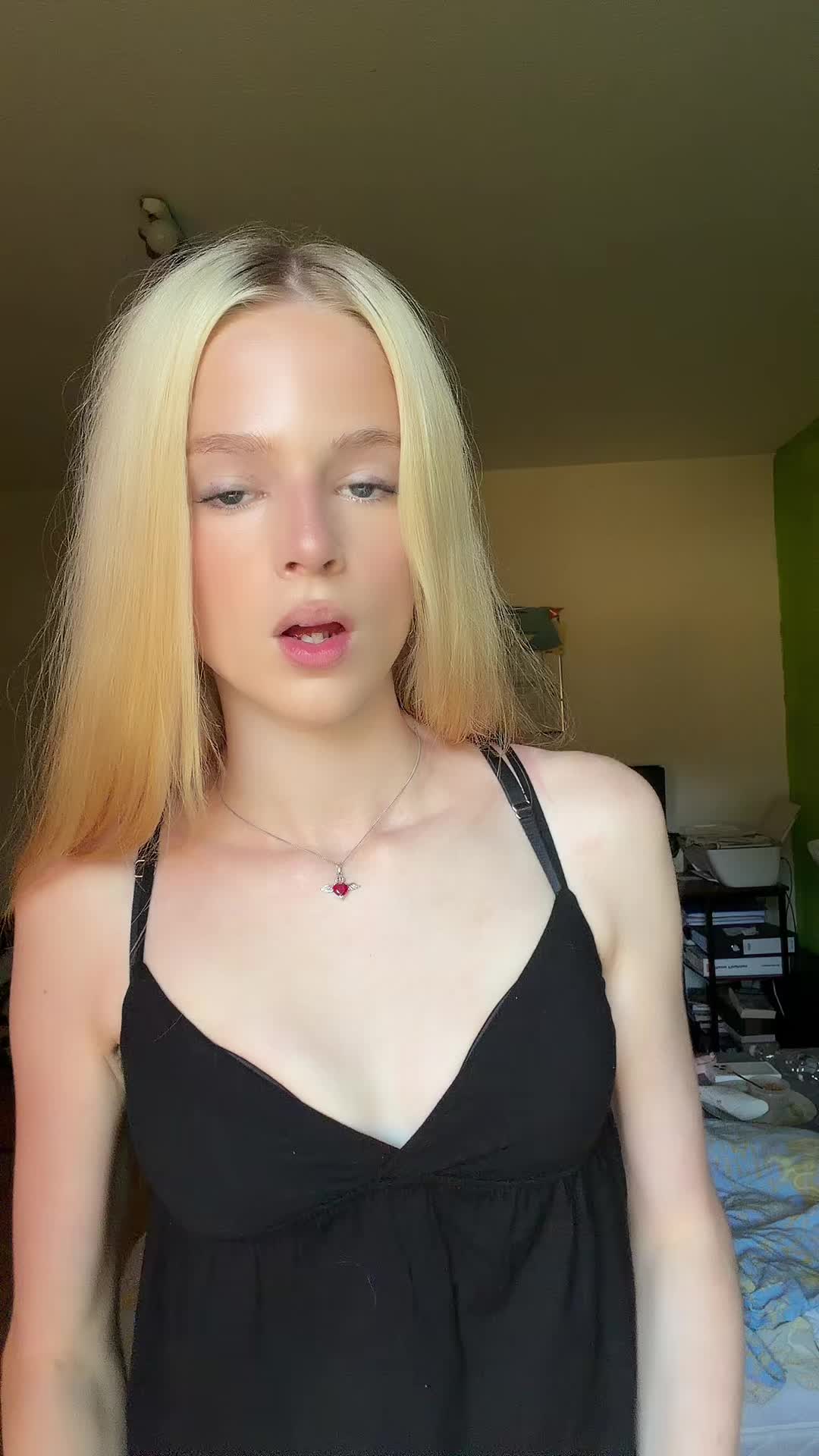 @𝓁𝒾𝓋𝒾 🎀