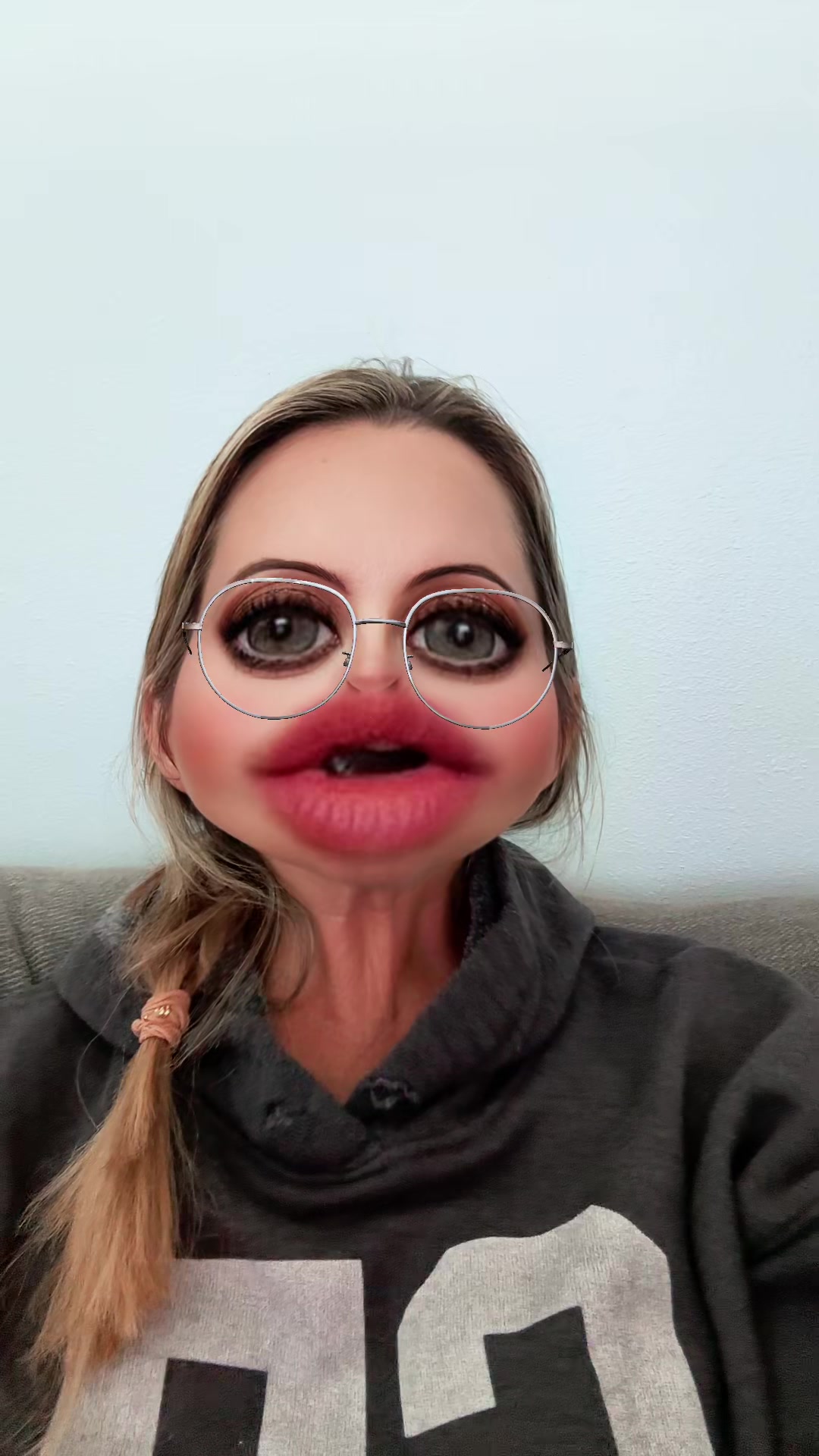 @KIᖇᗩ ᔕᒪᗩᗷᗩᑌGᕼ