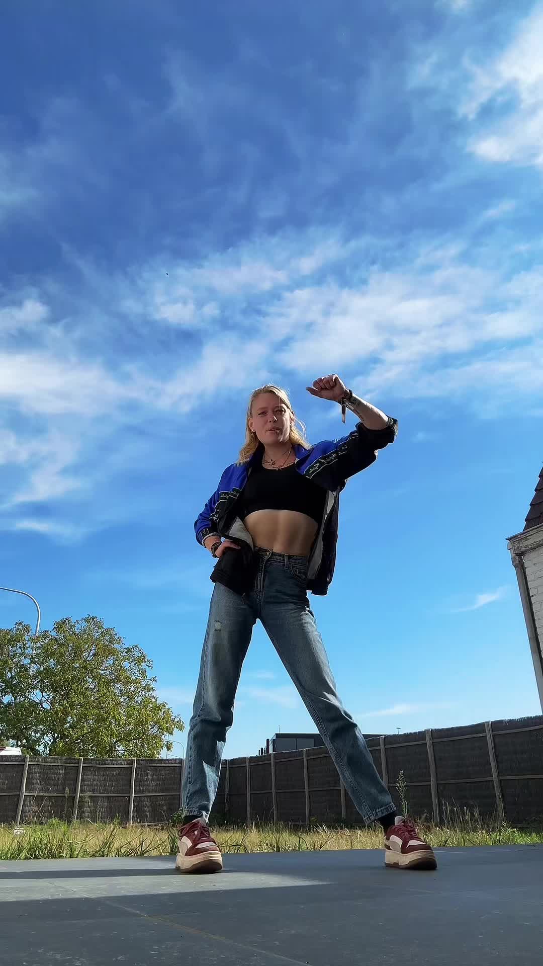 @Laura ✨🖤