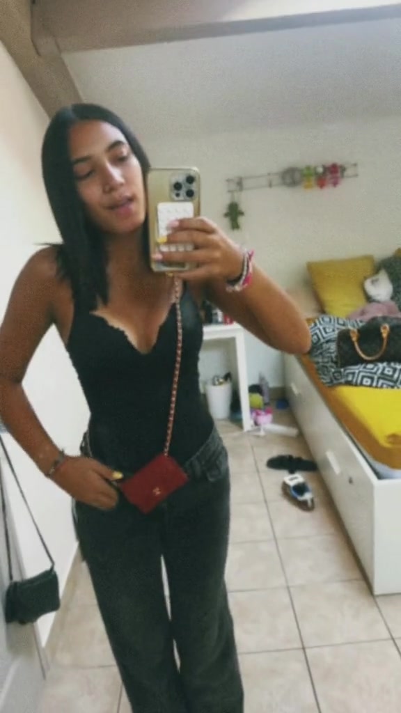 @לָאוּרָה