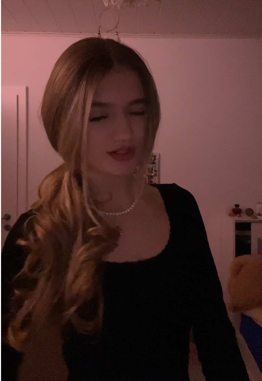 @lena.ist.blond