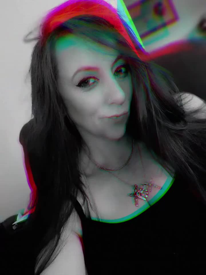 @BeautifulHotmess