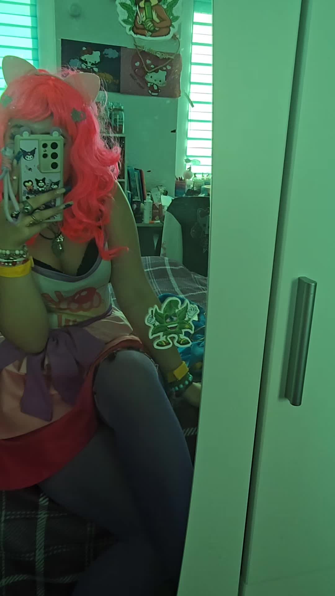 @𝑟𝑜𝑠𝑒𝑒 🦇