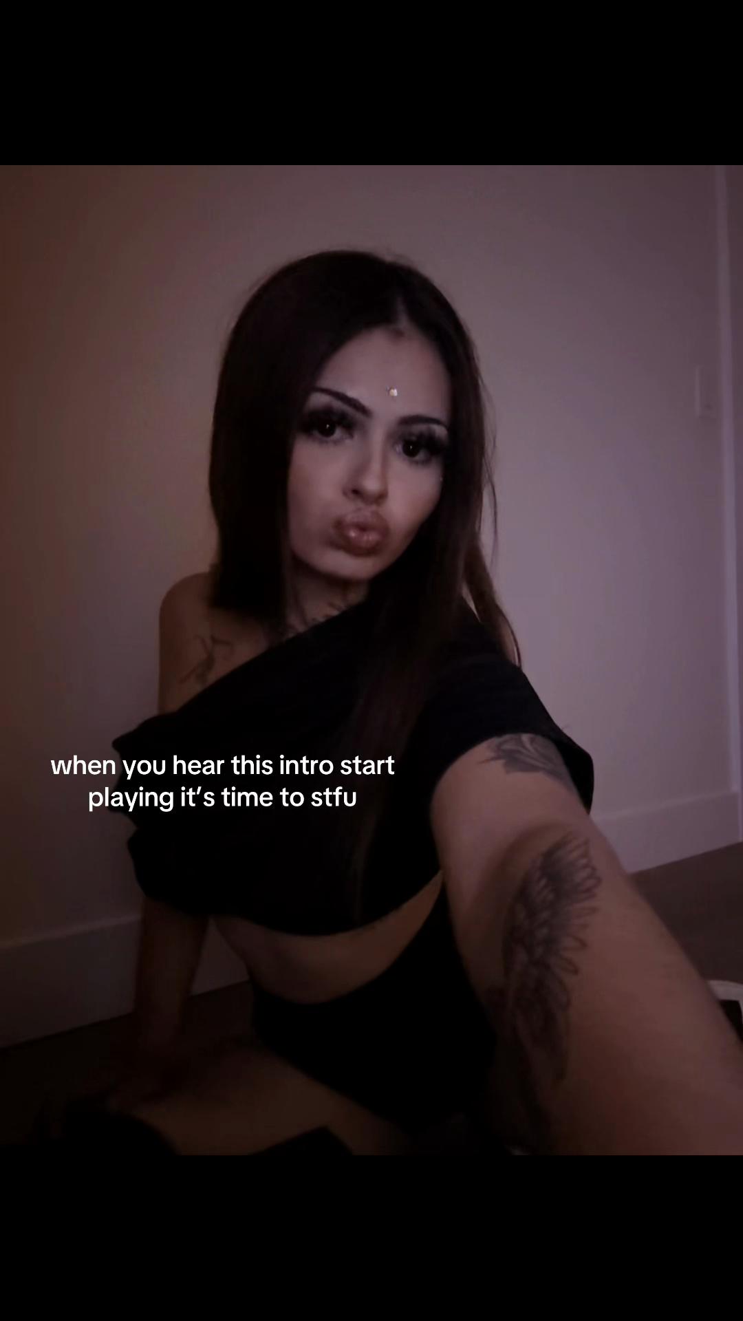 @🧟♀️🩶