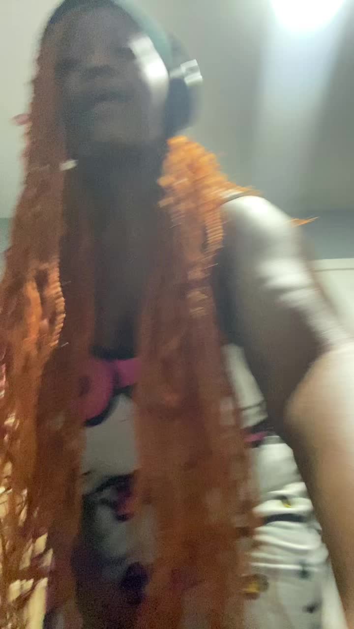 @liyah👩🏽❤️💋👩🏾
